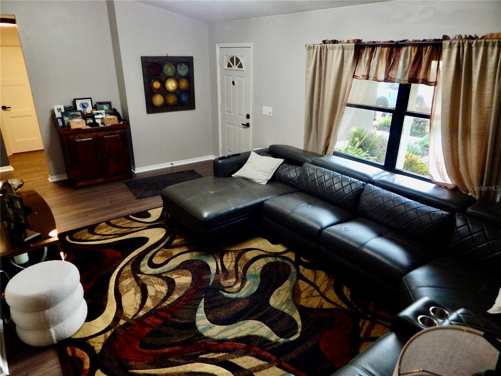 7353 APPLEGATE DR — photo 5