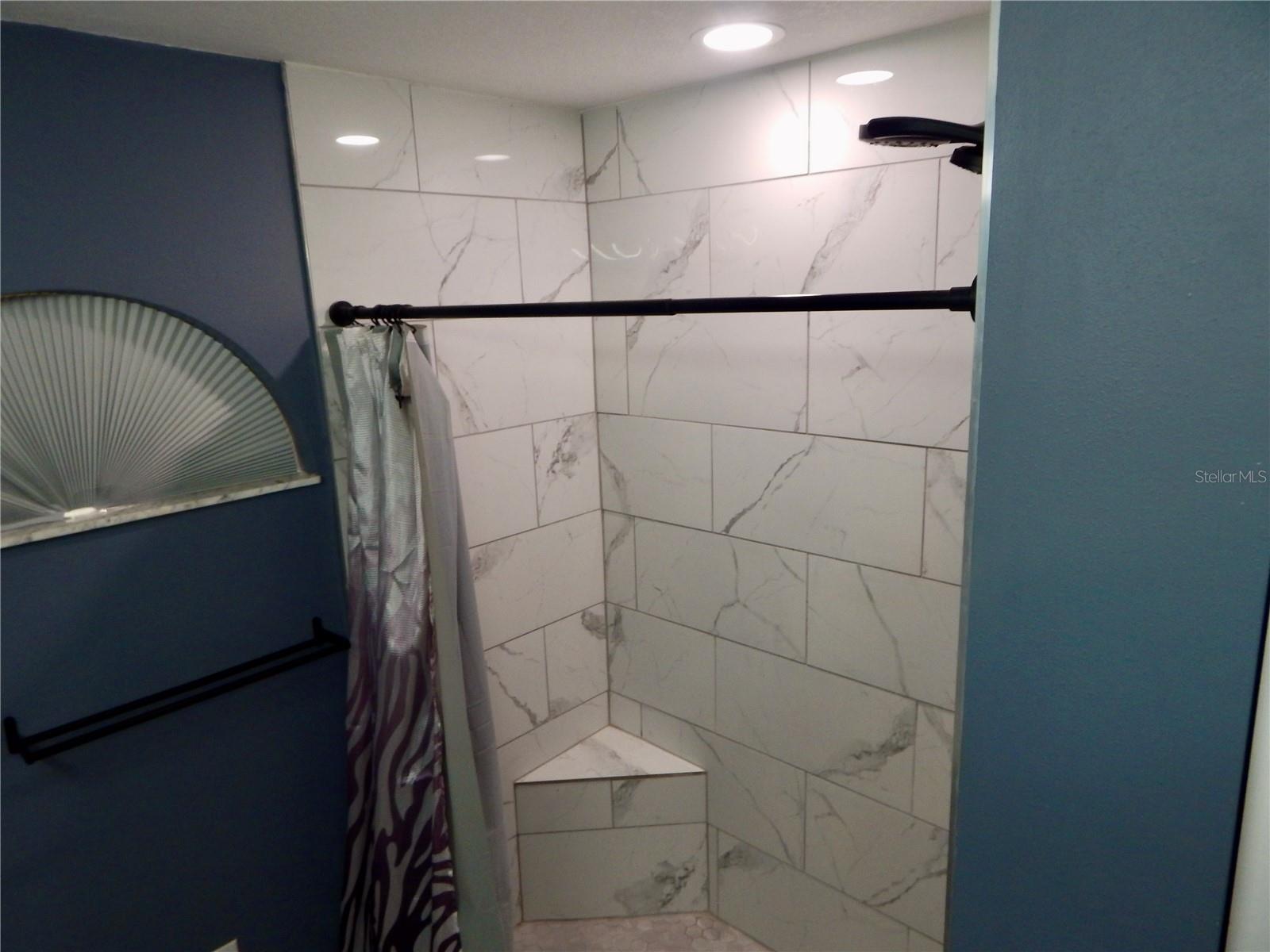 7353 APPLEGATE DR — photo 13