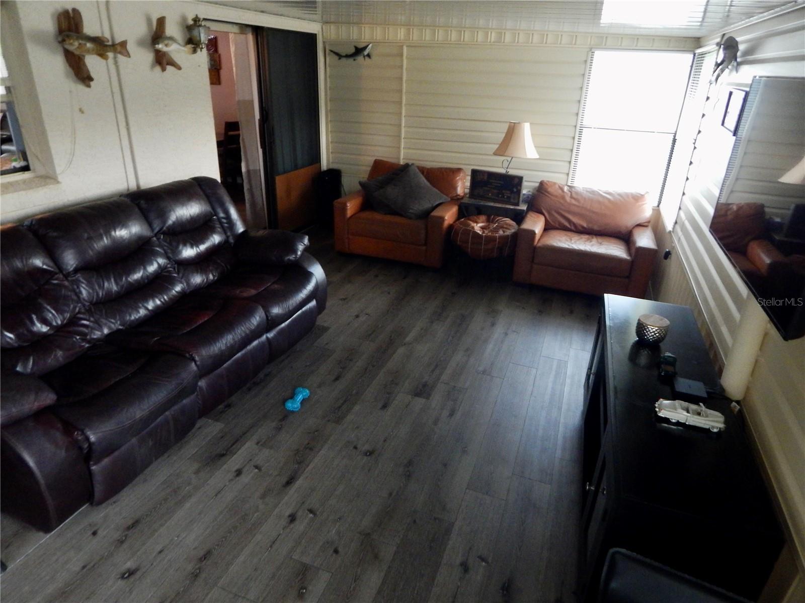 7353 APPLEGATE DR — photo 16