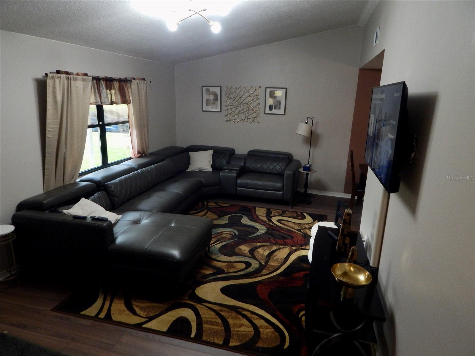7353 APPLEGATE DR — photo 6