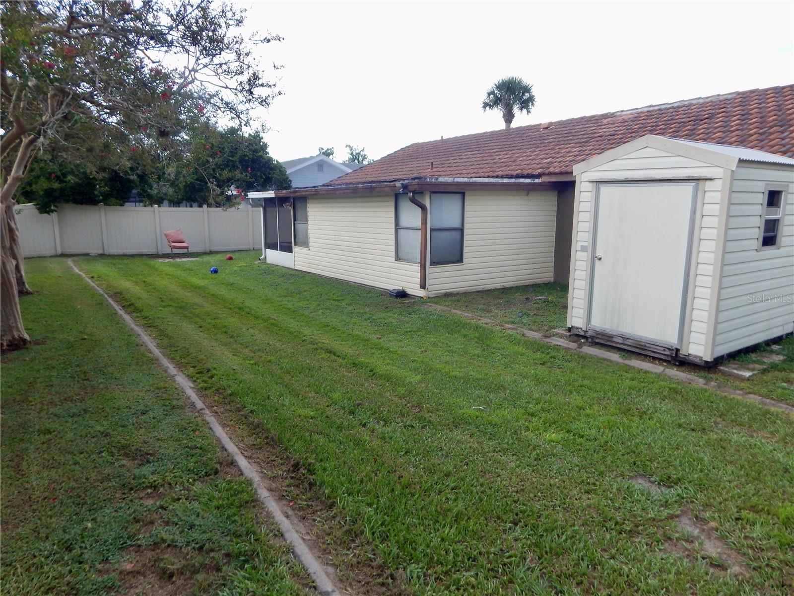 7353 APPLEGATE DR — photo 17