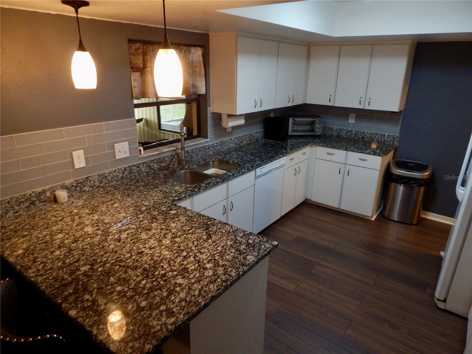 7353 APPLEGATE DR — photo 4
