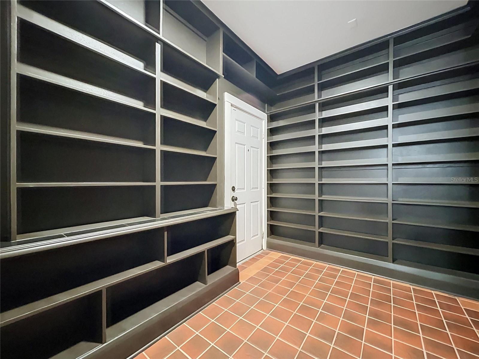 210 W FLORIBRASKA AVE — photo 45