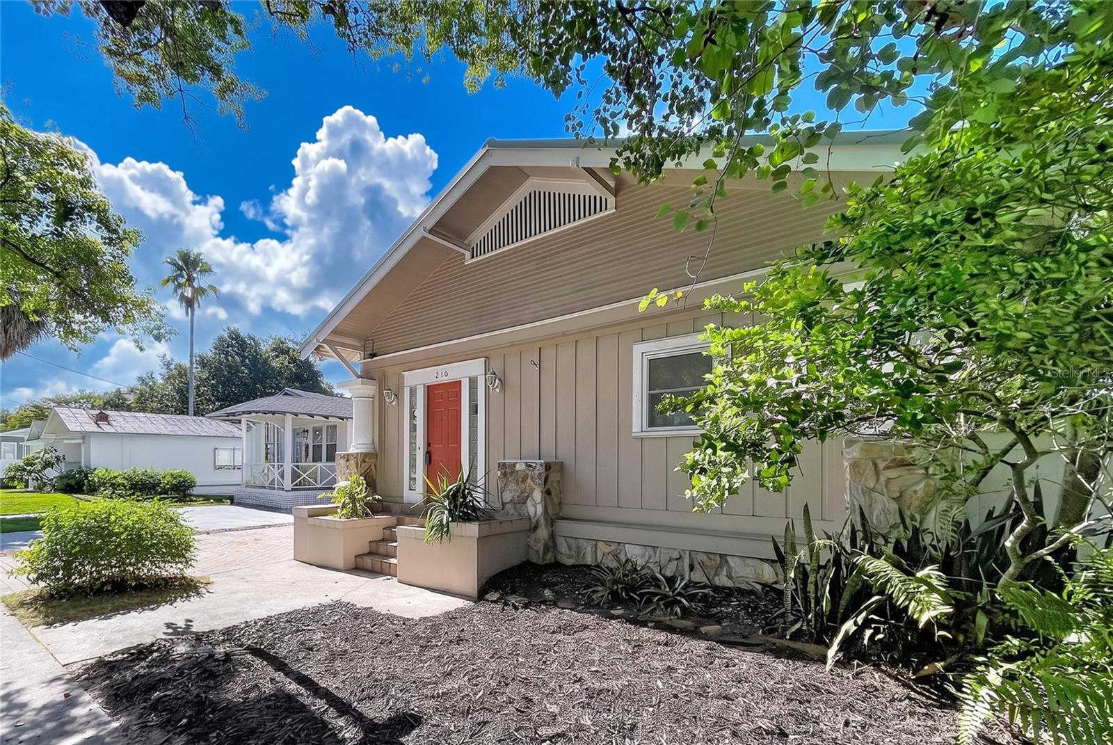 210 W FLORIBRASKA AVE — photo 3