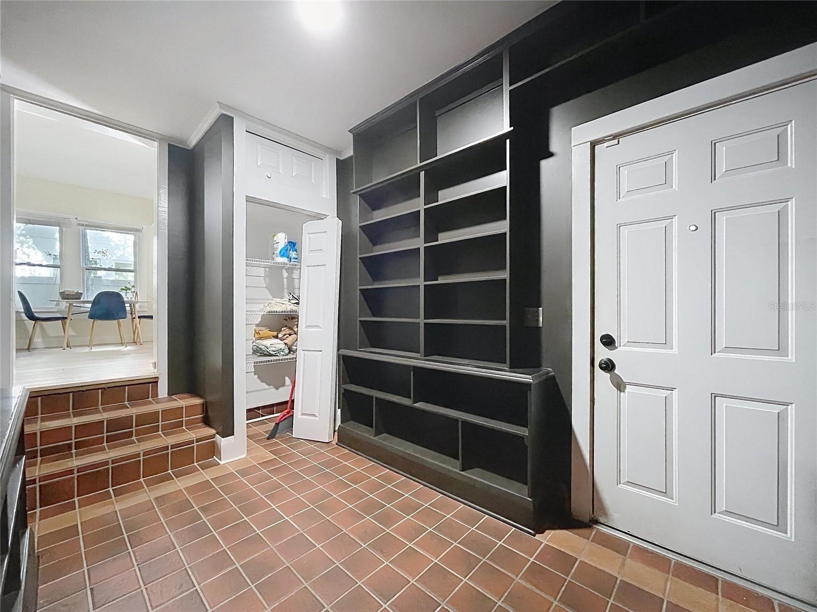 210 W FLORIBRASKA AVE — photo 46