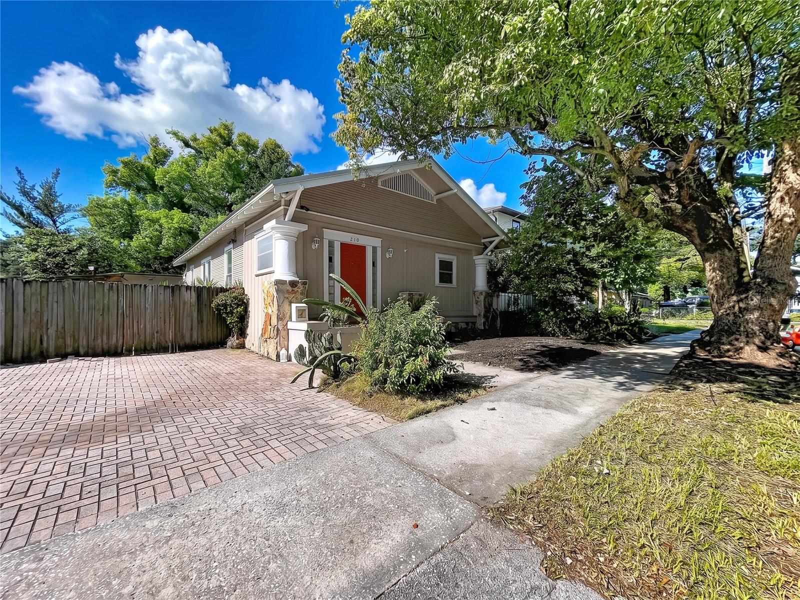 210 W FLORIBRASKA AVE — photo 7
