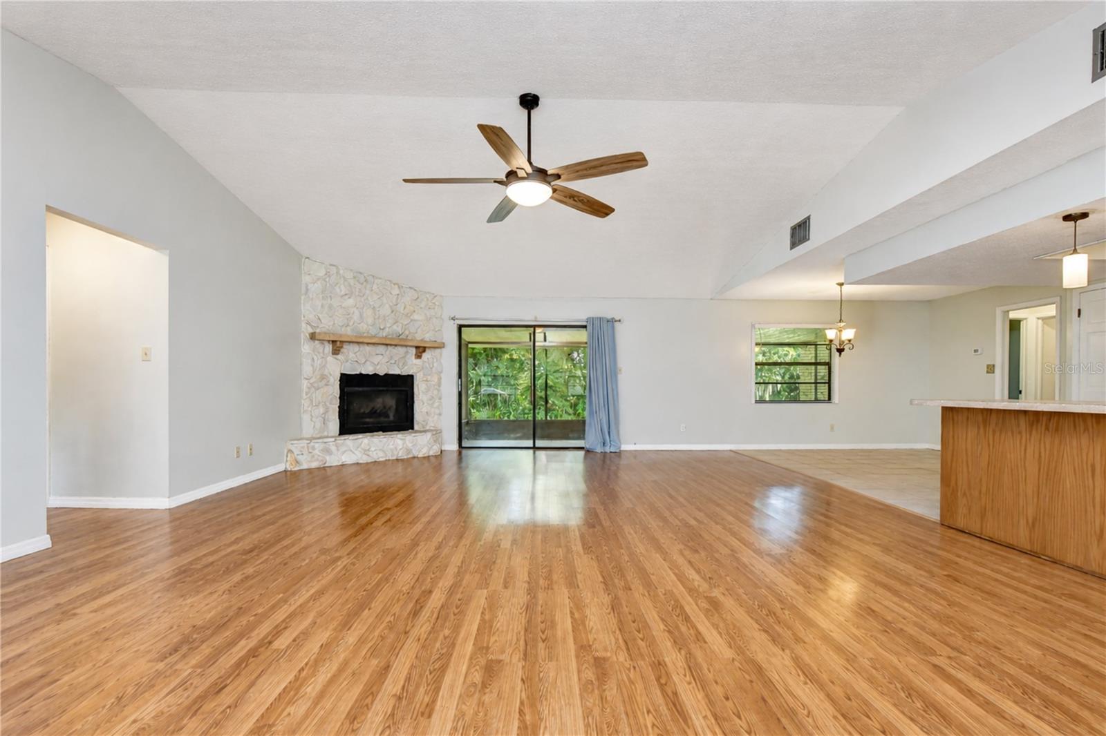 716 WESTWOOD DR — photo 7