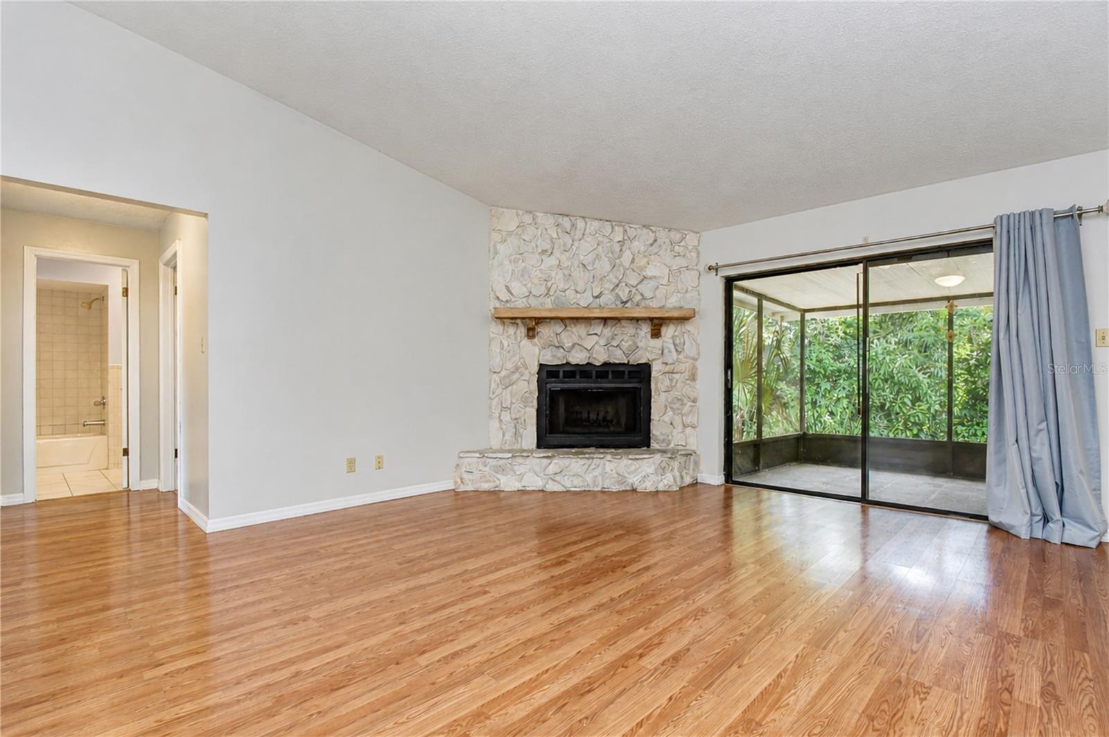 716 WESTWOOD DR — photo 5