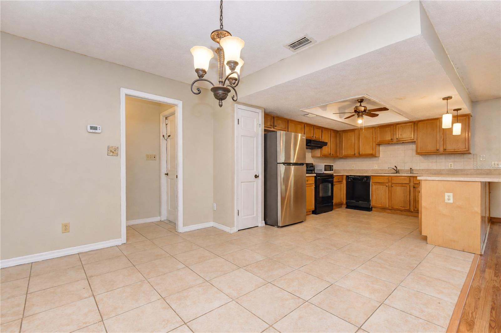 716 WESTWOOD DR — photo 10
