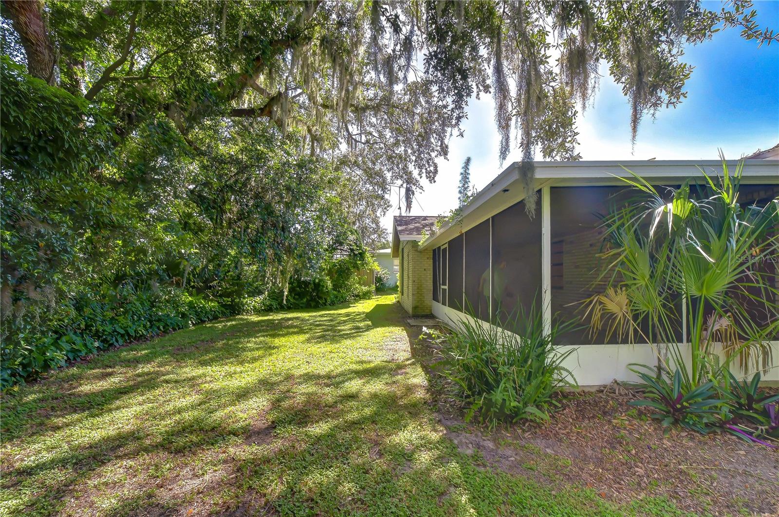 716 WESTWOOD DR — photo 21