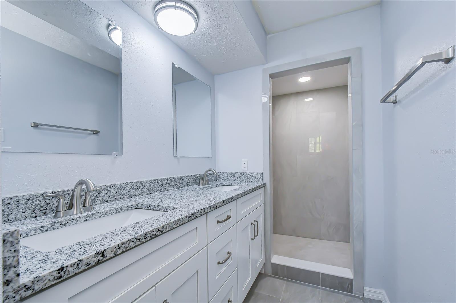 716 WESTWOOD DR — photo 13