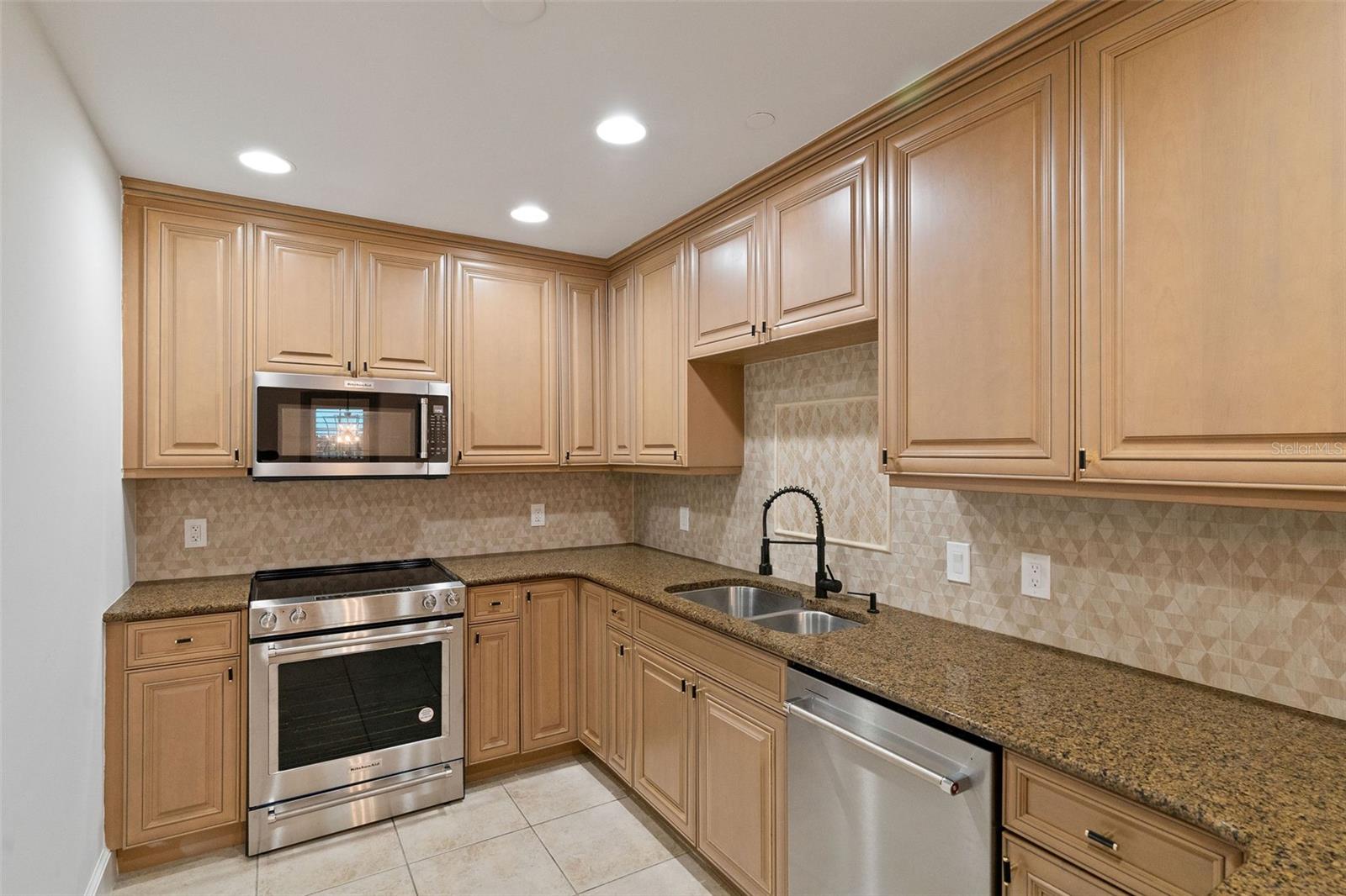 300 BEACH DR NE #309 — photo 9