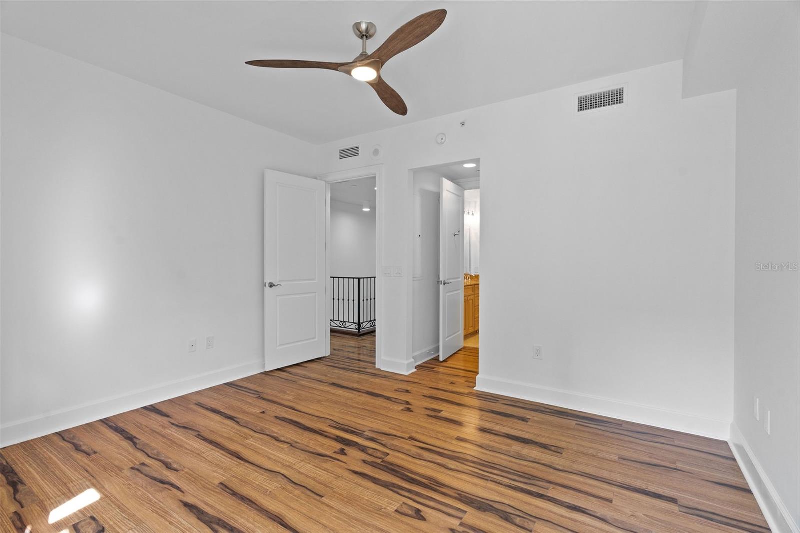 300 BEACH DR NE #309 — photo 15