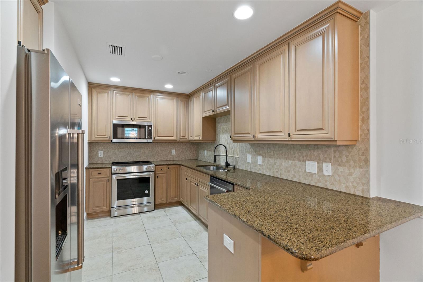 300 BEACH DR NE #309 — photo 8