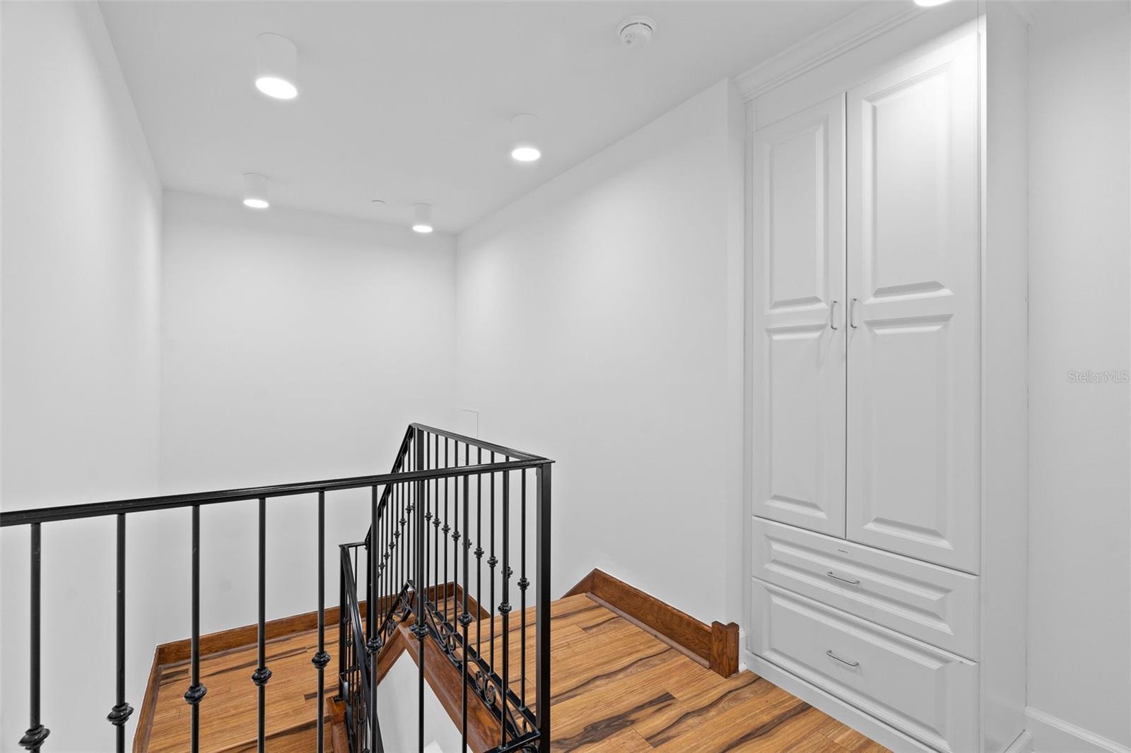 300 BEACH DR NE #309 — photo 25