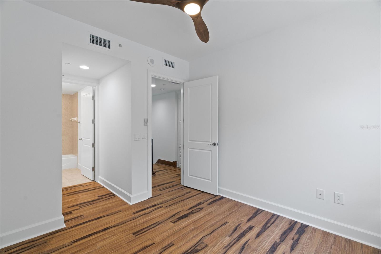 300 BEACH DR NE #309 — photo 21