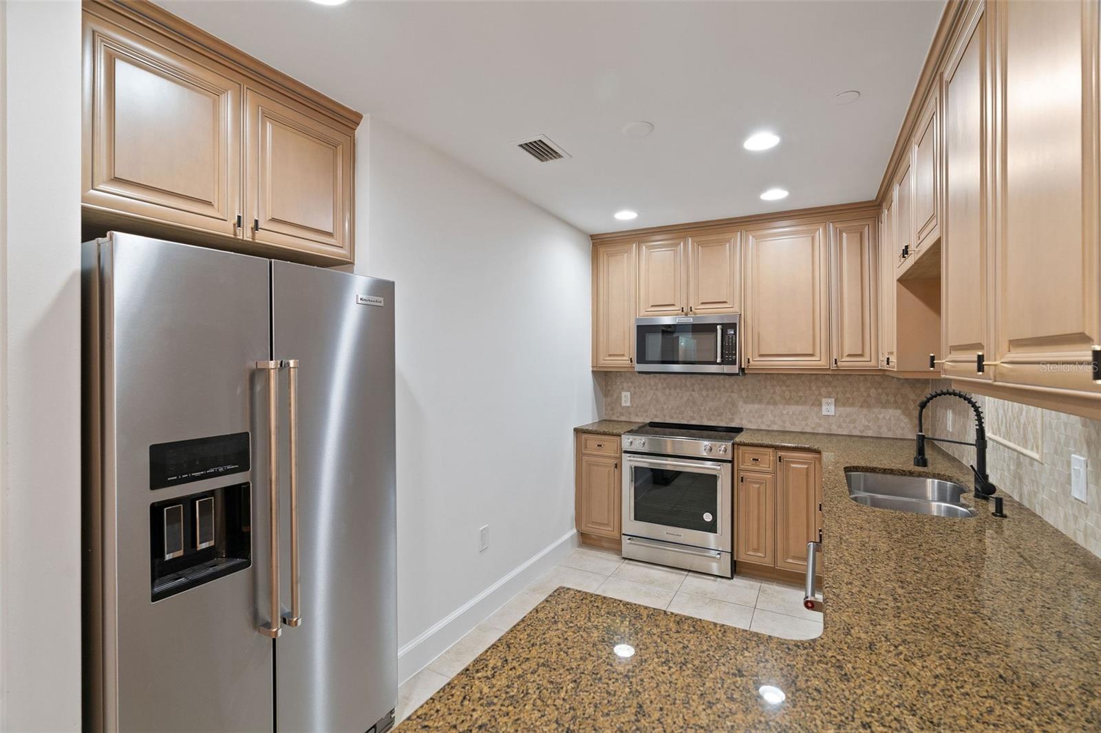 300 BEACH DR NE #309 — photo 10