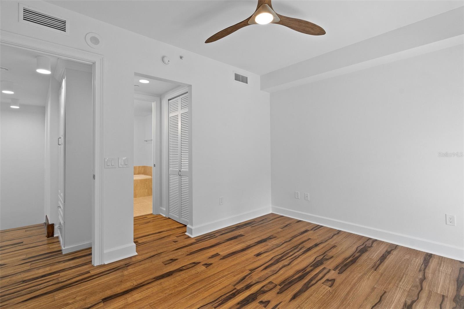 300 BEACH DR NE #309 — photo 23