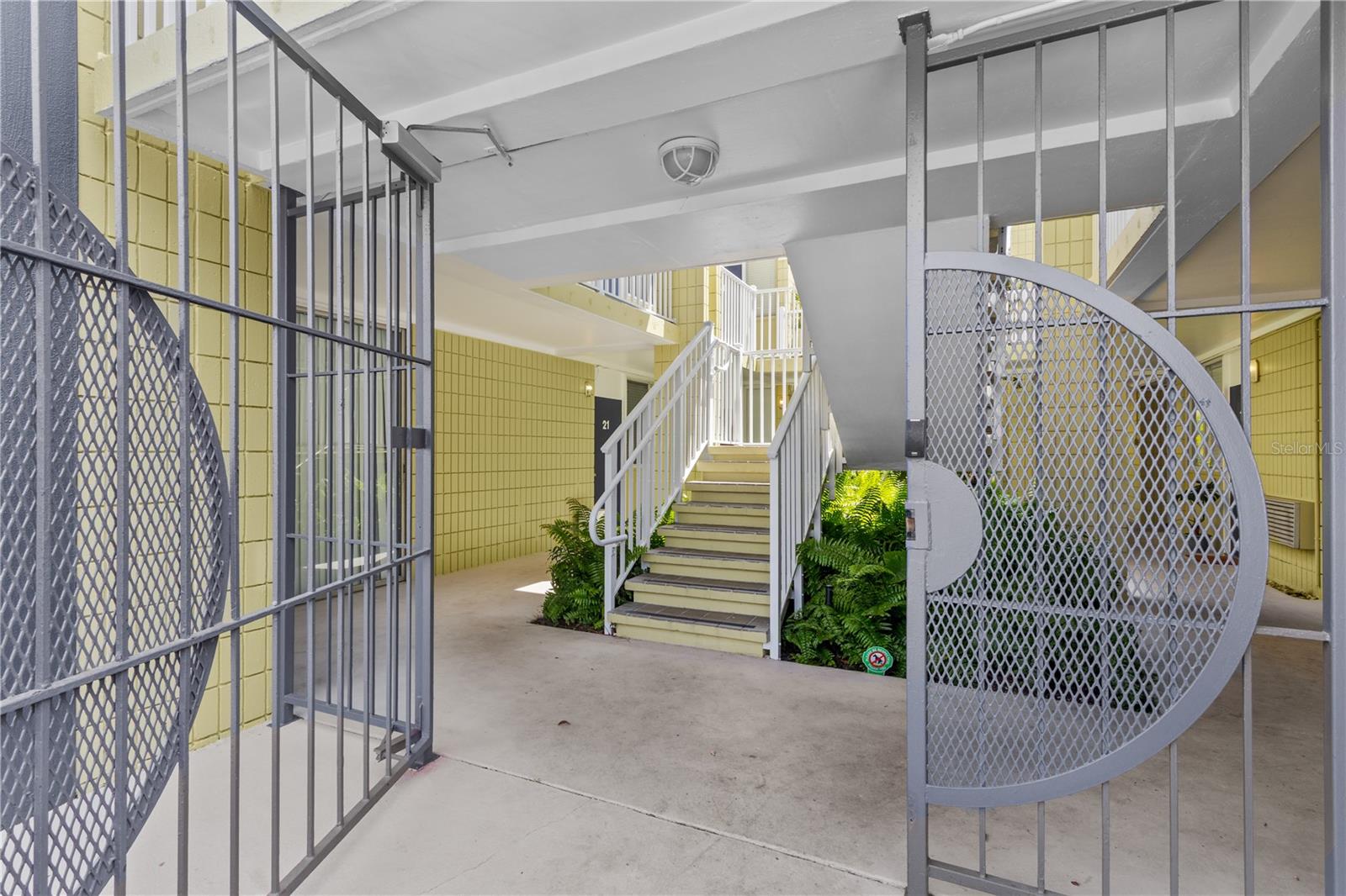 1301 S HOWARD AVE #B18 — photo 19