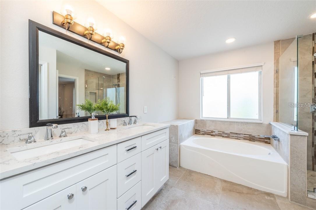 13116 FENNWAY RIDGE DR — photo 23
