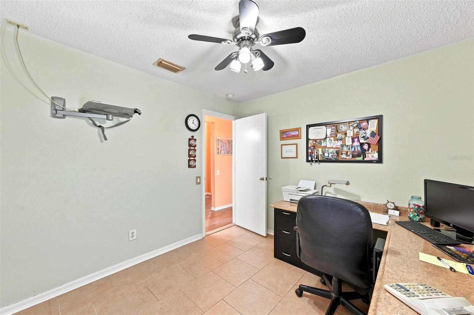 207 LAKEWAY LN — photo 31