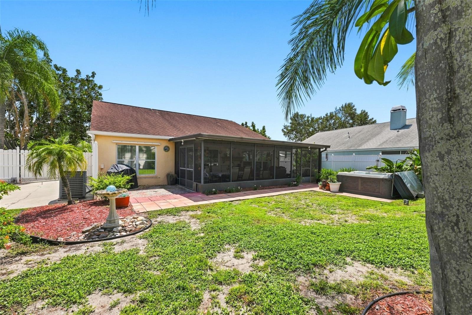 207 LAKEWAY LN — photo 39