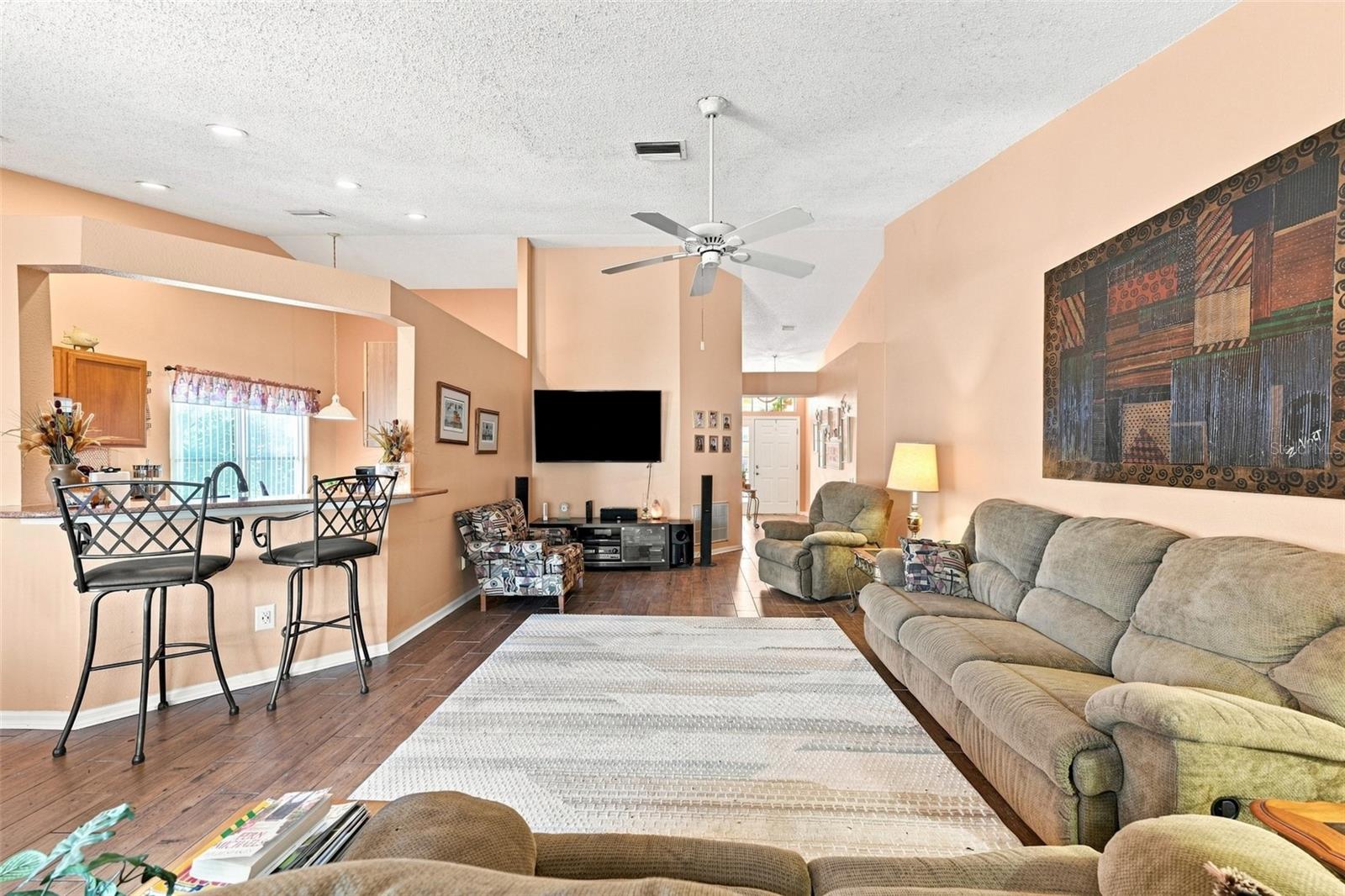 207 LAKEWAY LN — photo 4