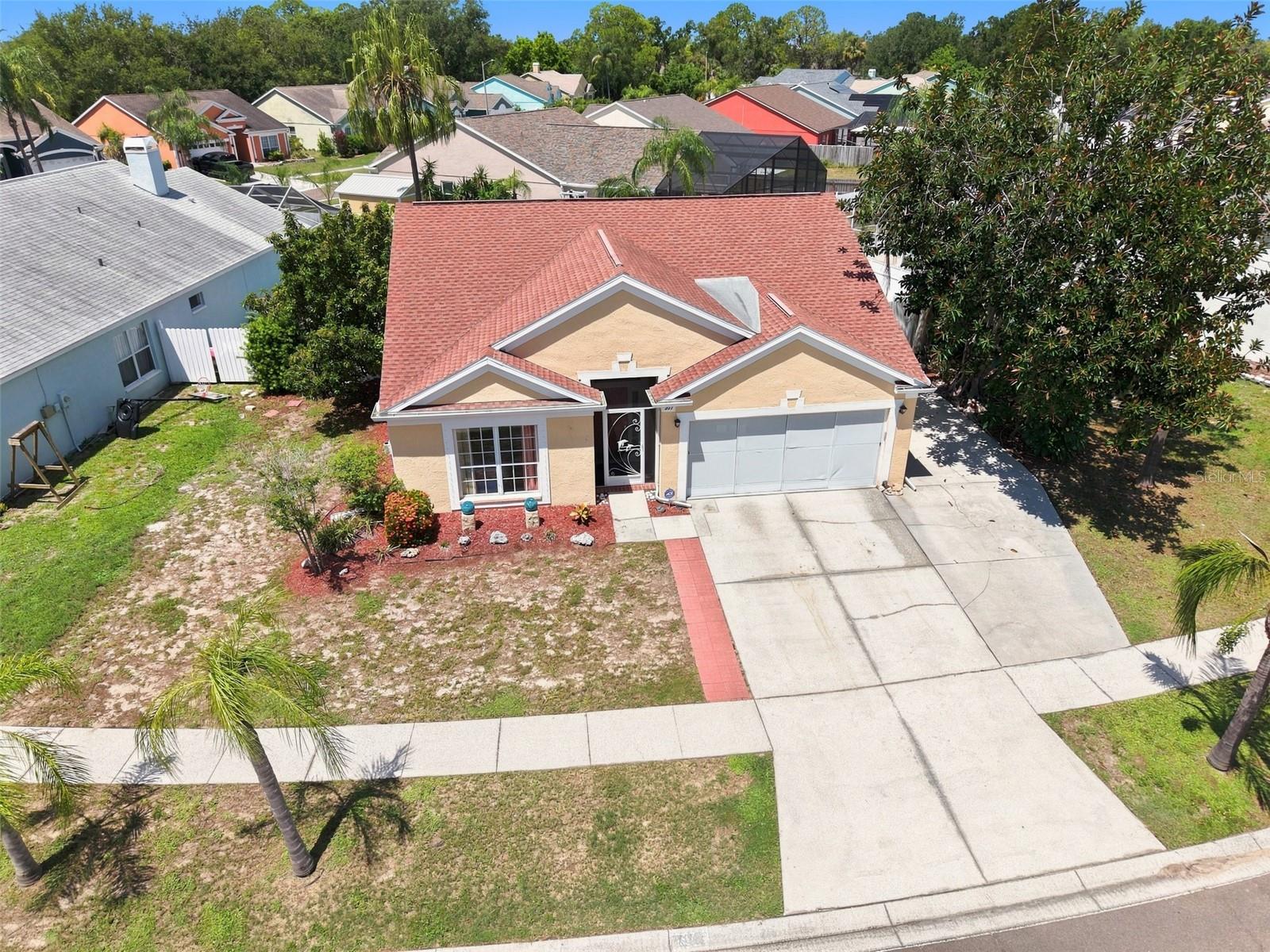 207 LAKEWAY LN — photo 3