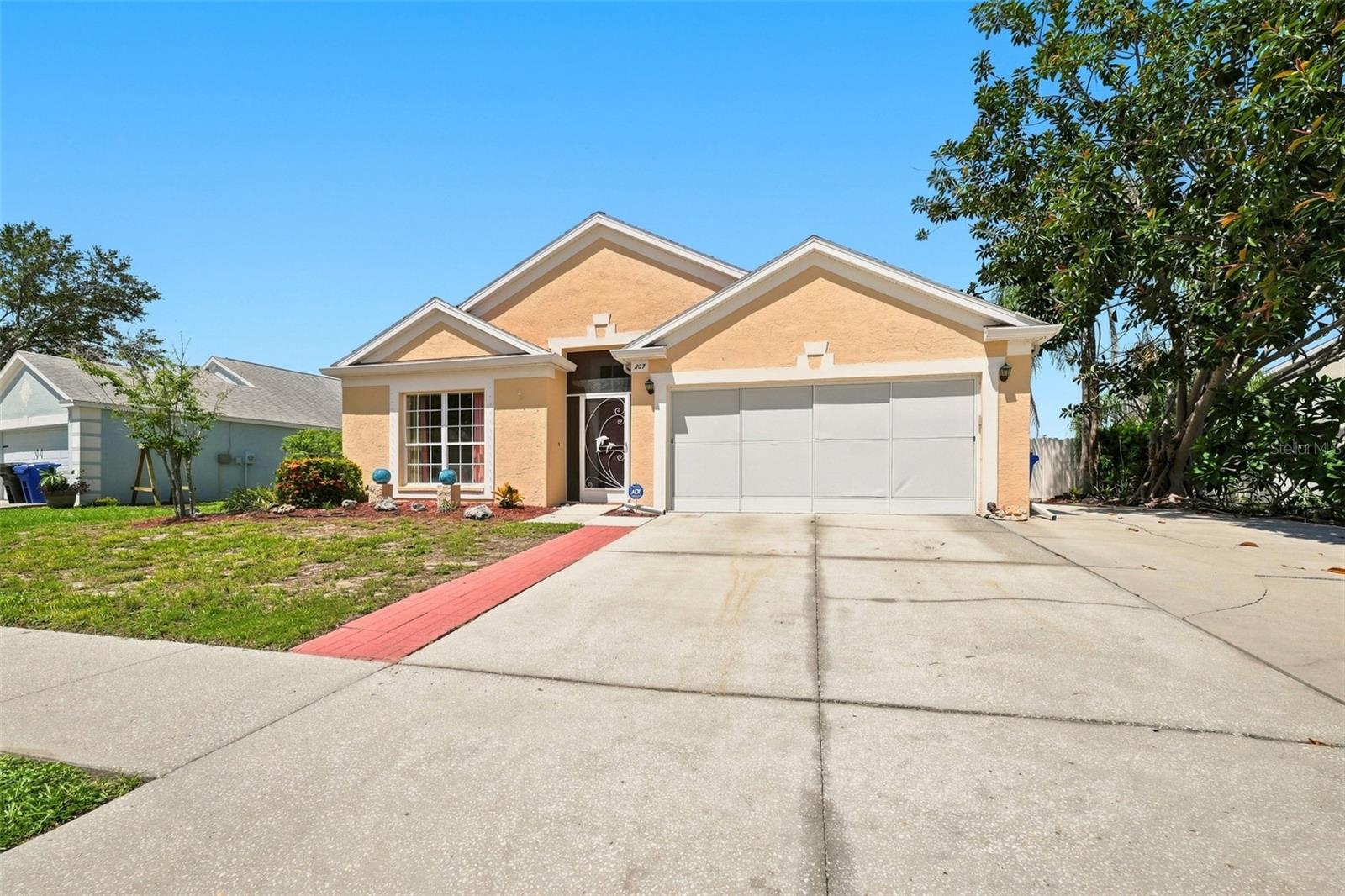 207 LAKEWAY LN — photo 2