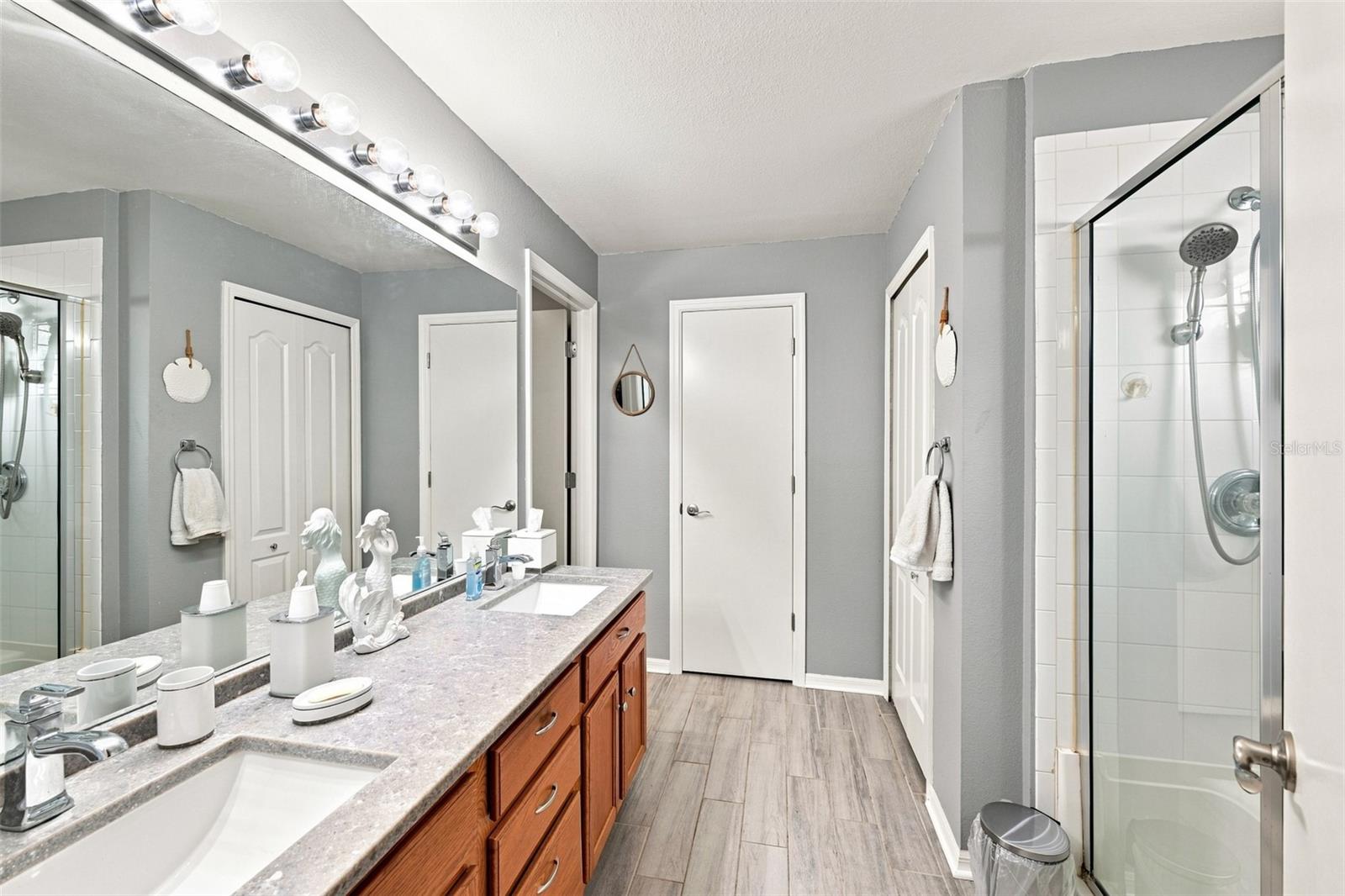 207 LAKEWAY LN — photo 22