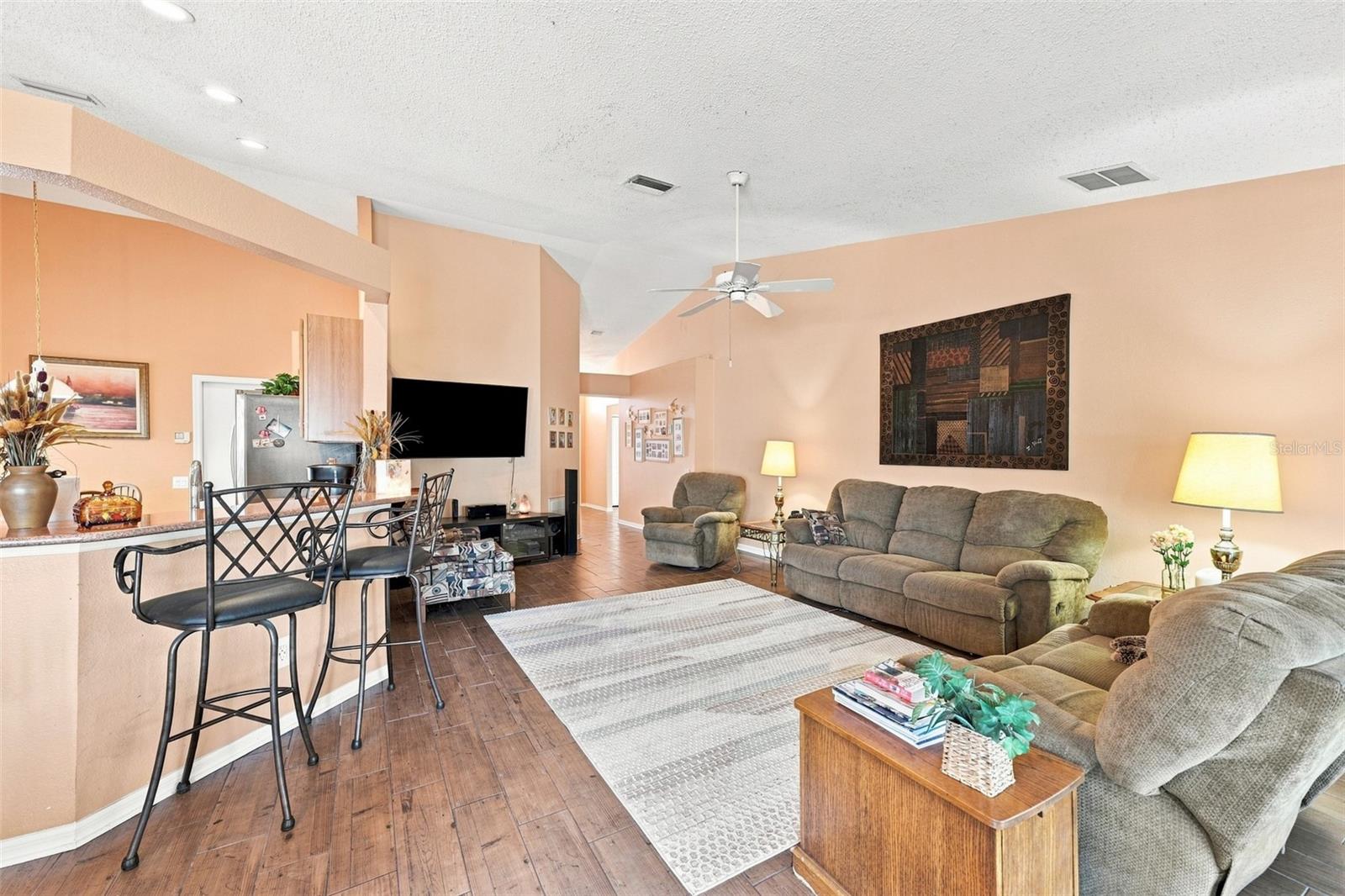 207 LAKEWAY LN — photo 6