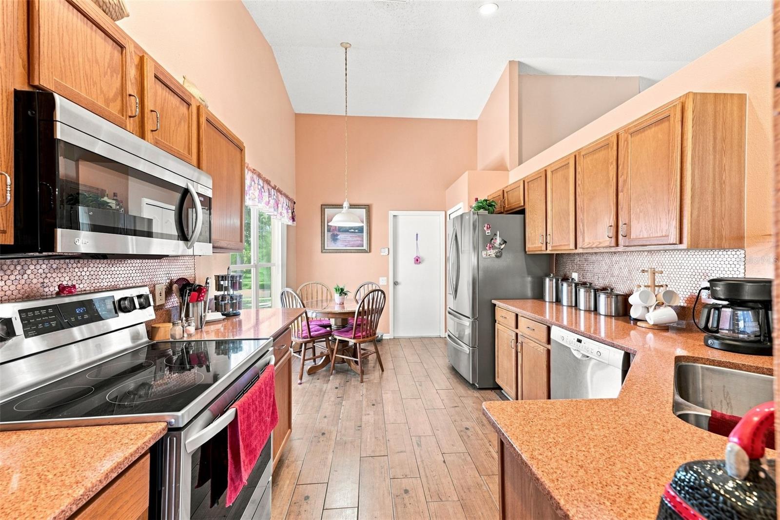 207 LAKEWAY LN — photo 13