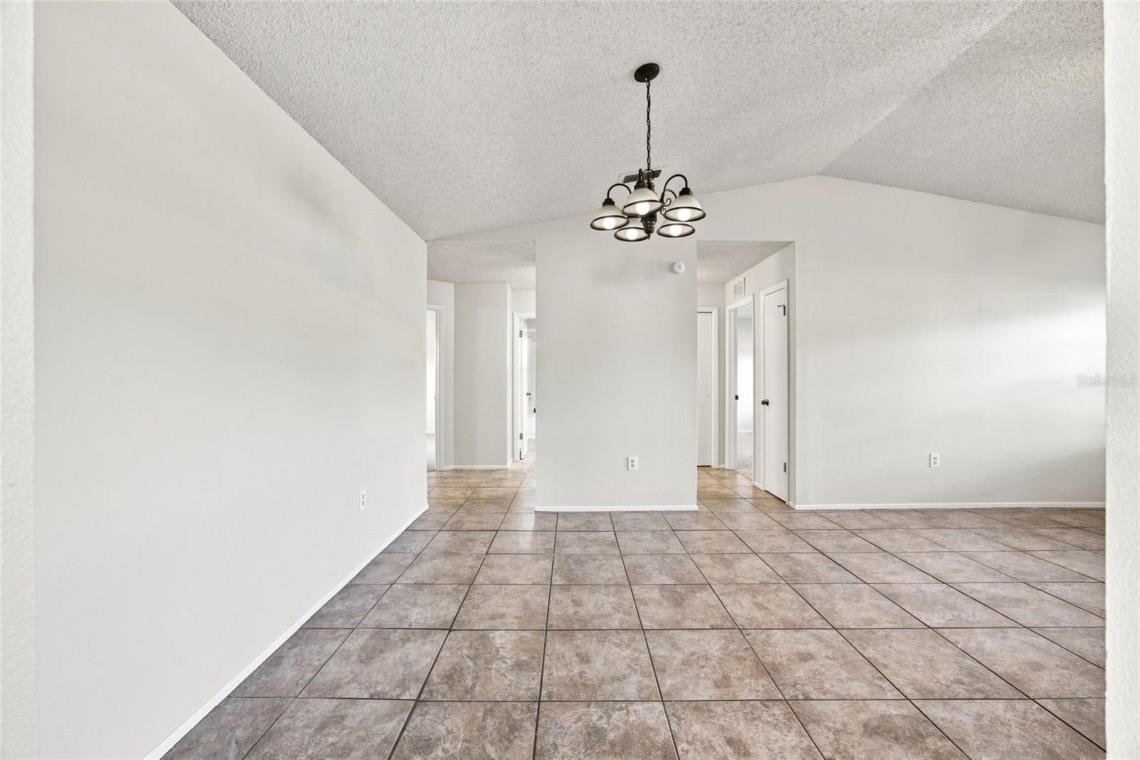 7902 ROYAL STEWART DR — photo 5