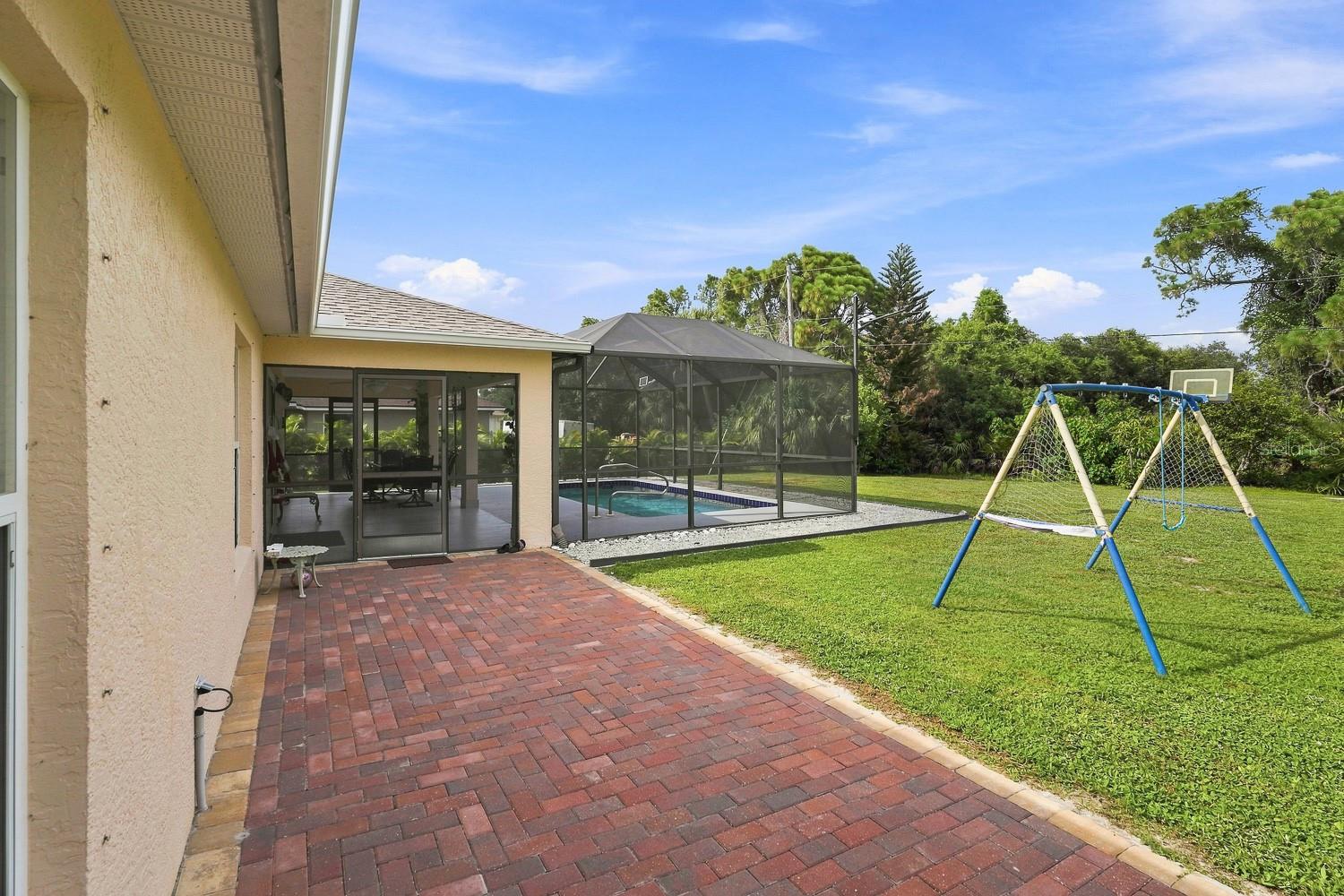 7570 CROCK AVE — photo 47