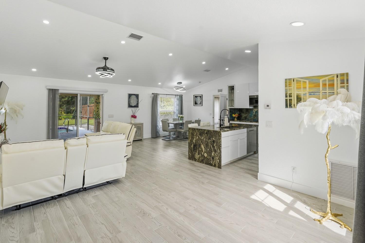 7570 CROCK AVE — photo 9