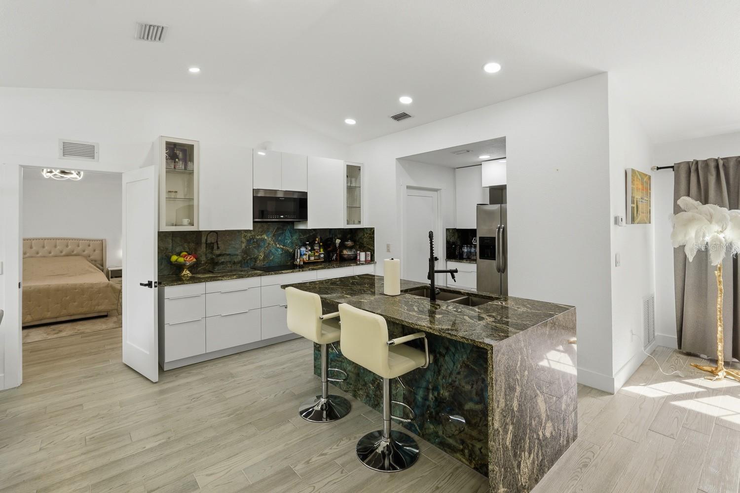 7570 CROCK AVE — photo 4