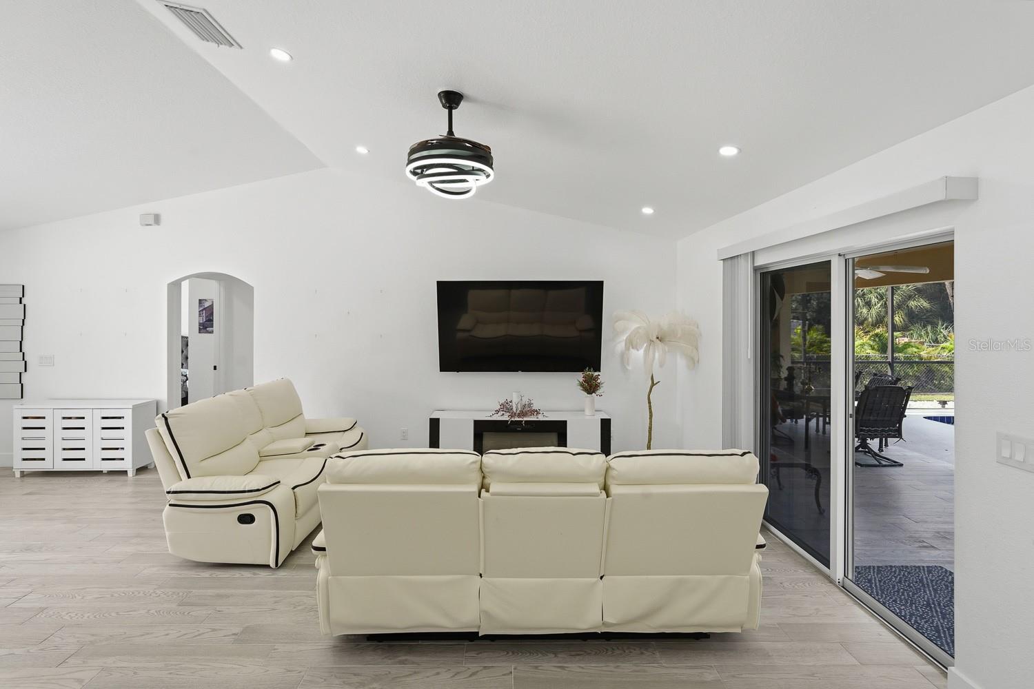 7570 CROCK AVE — photo 15
