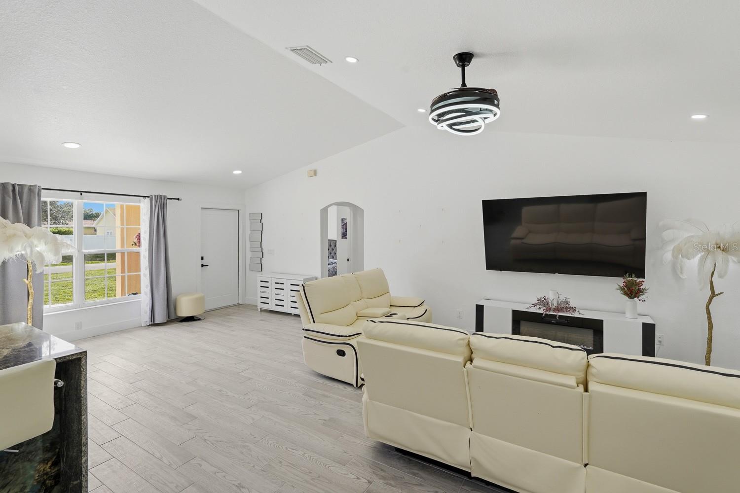 7570 CROCK AVE — photo 14