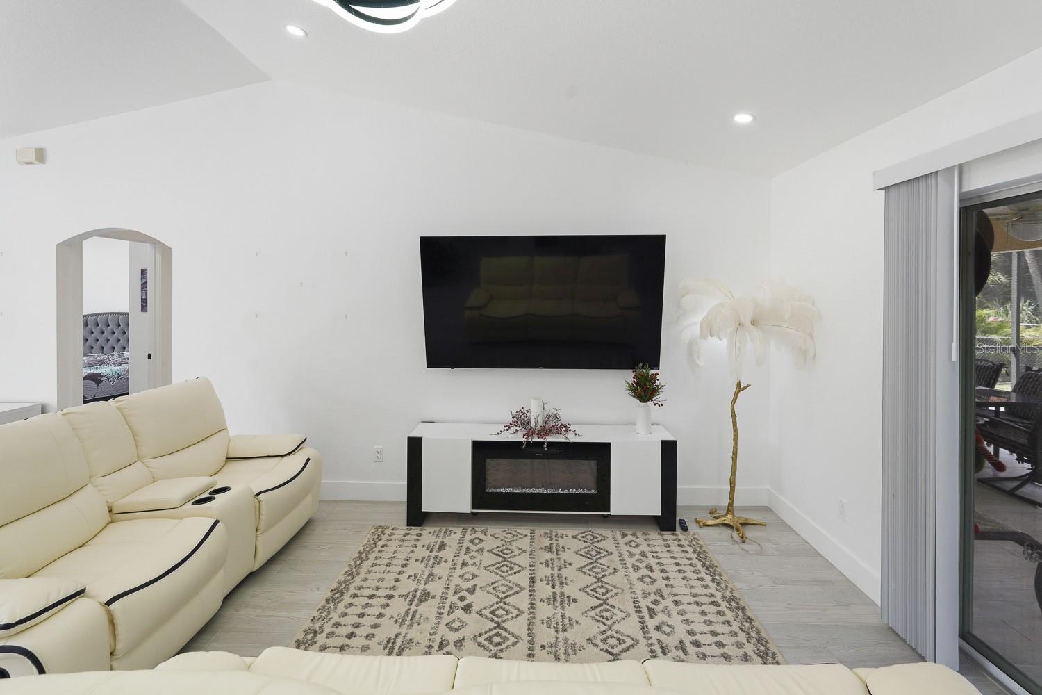 7570 CROCK AVE — photo 24