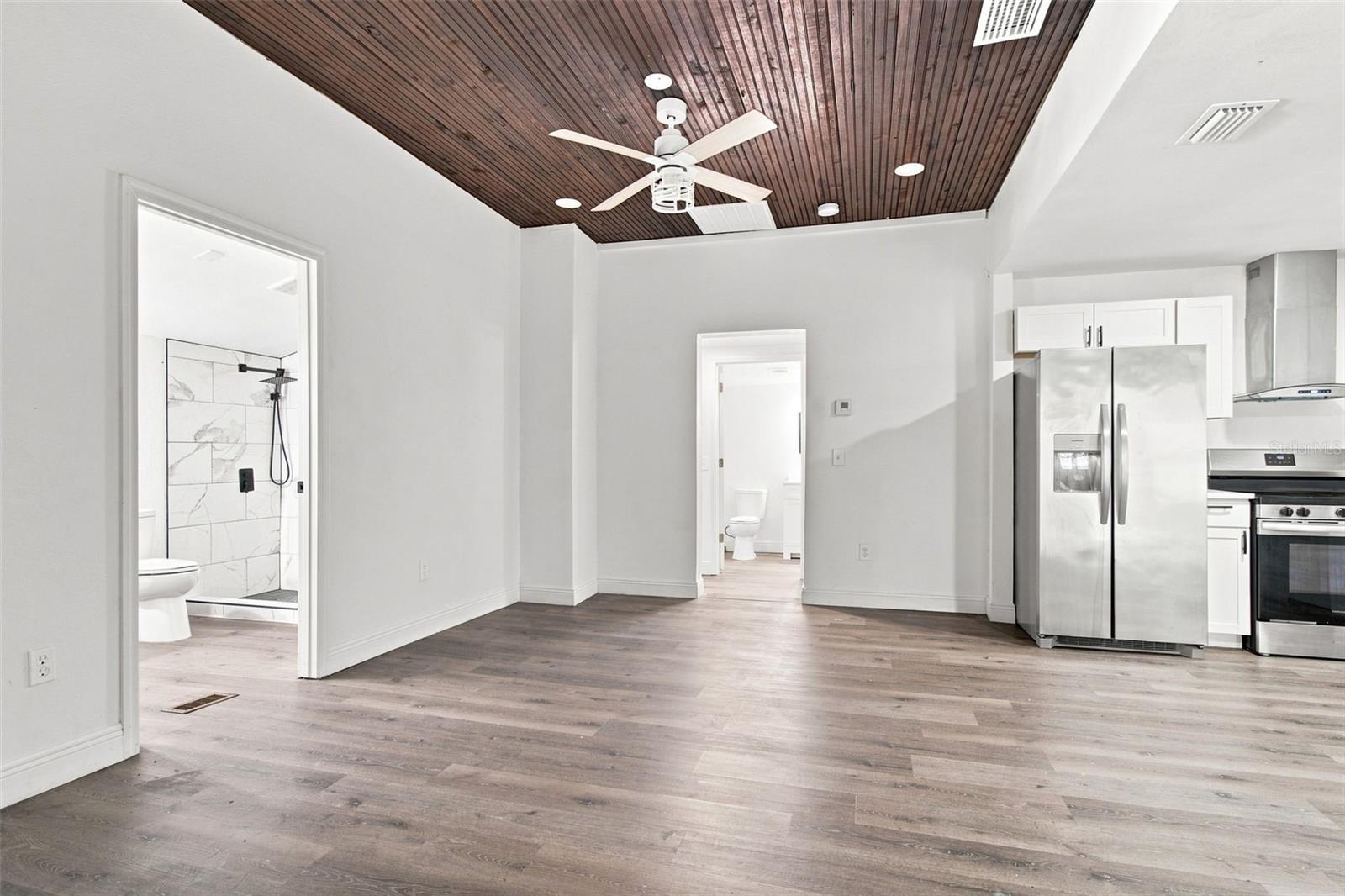 1129 CARLTON ST — photo 10