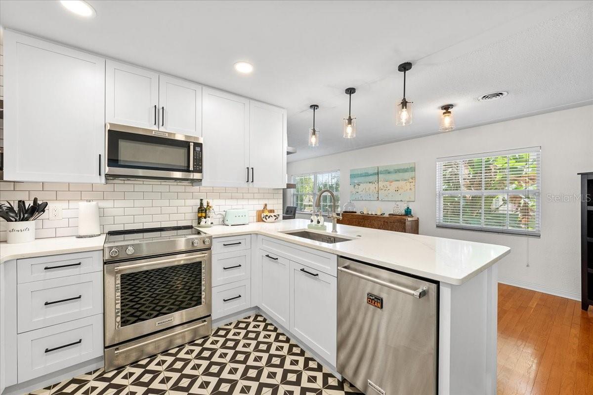 3528 FOSTER HILL DR N — photo 13