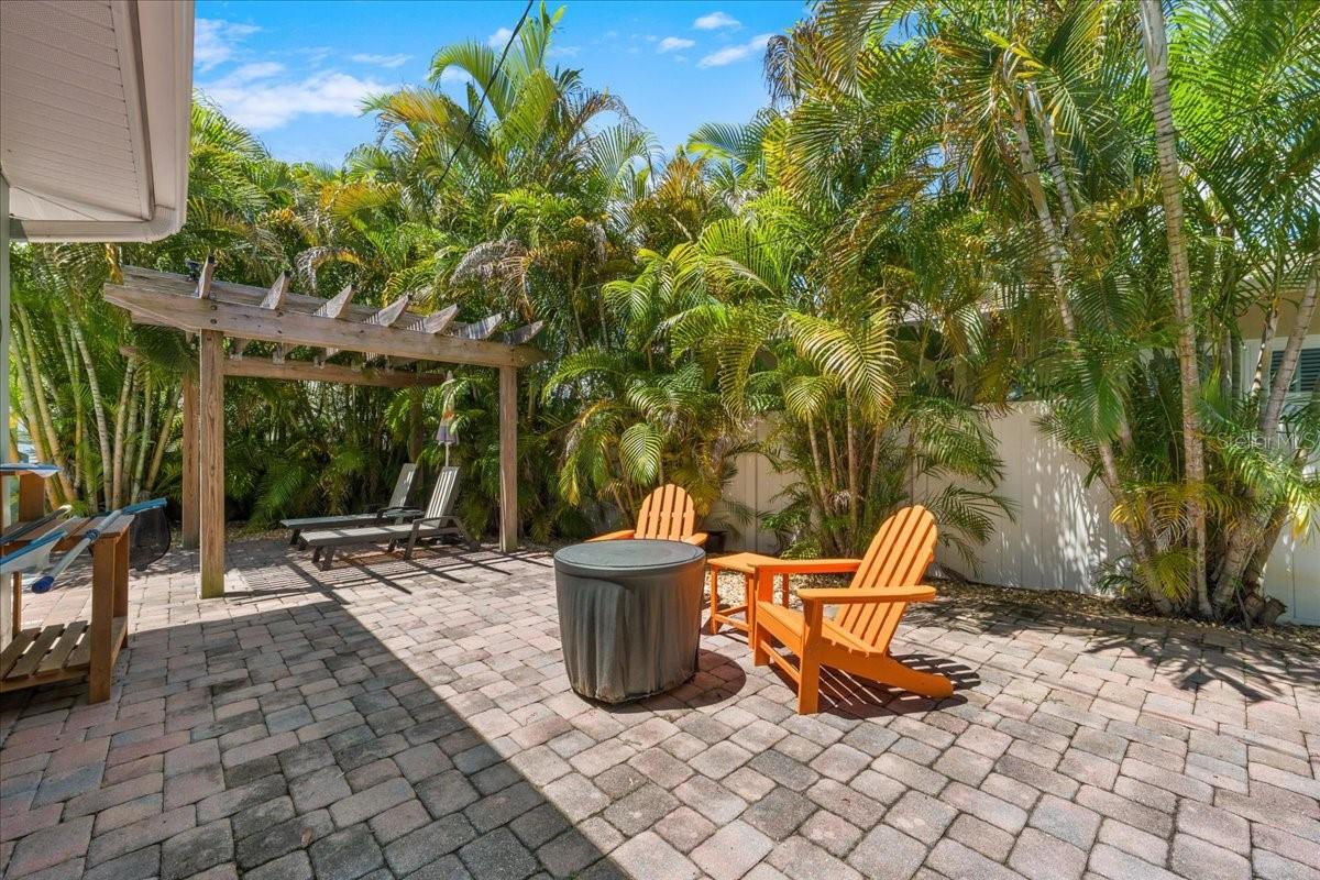 3528 FOSTER HILL DR N — photo 33
