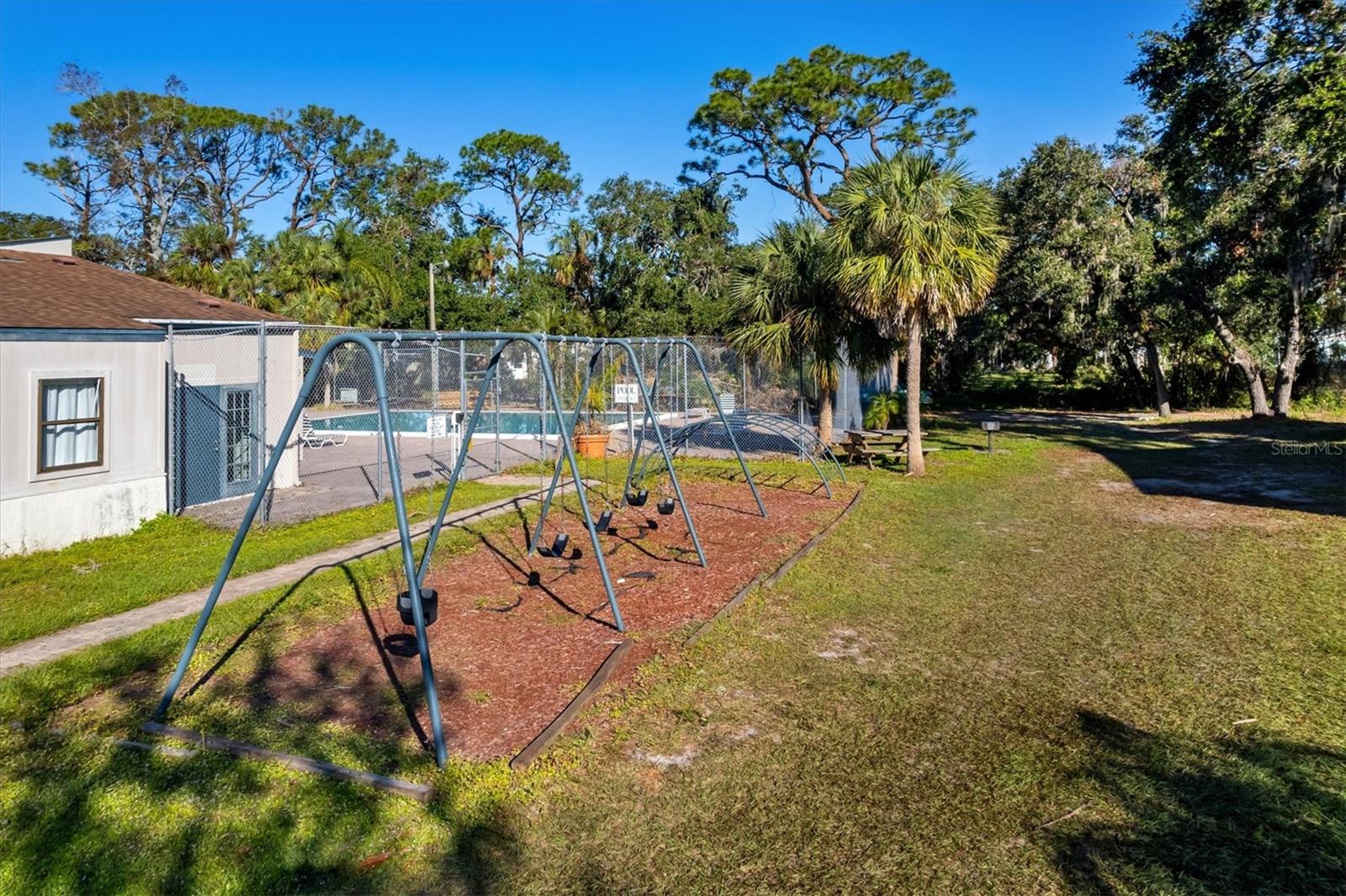 903 BYRON LN — photo 40