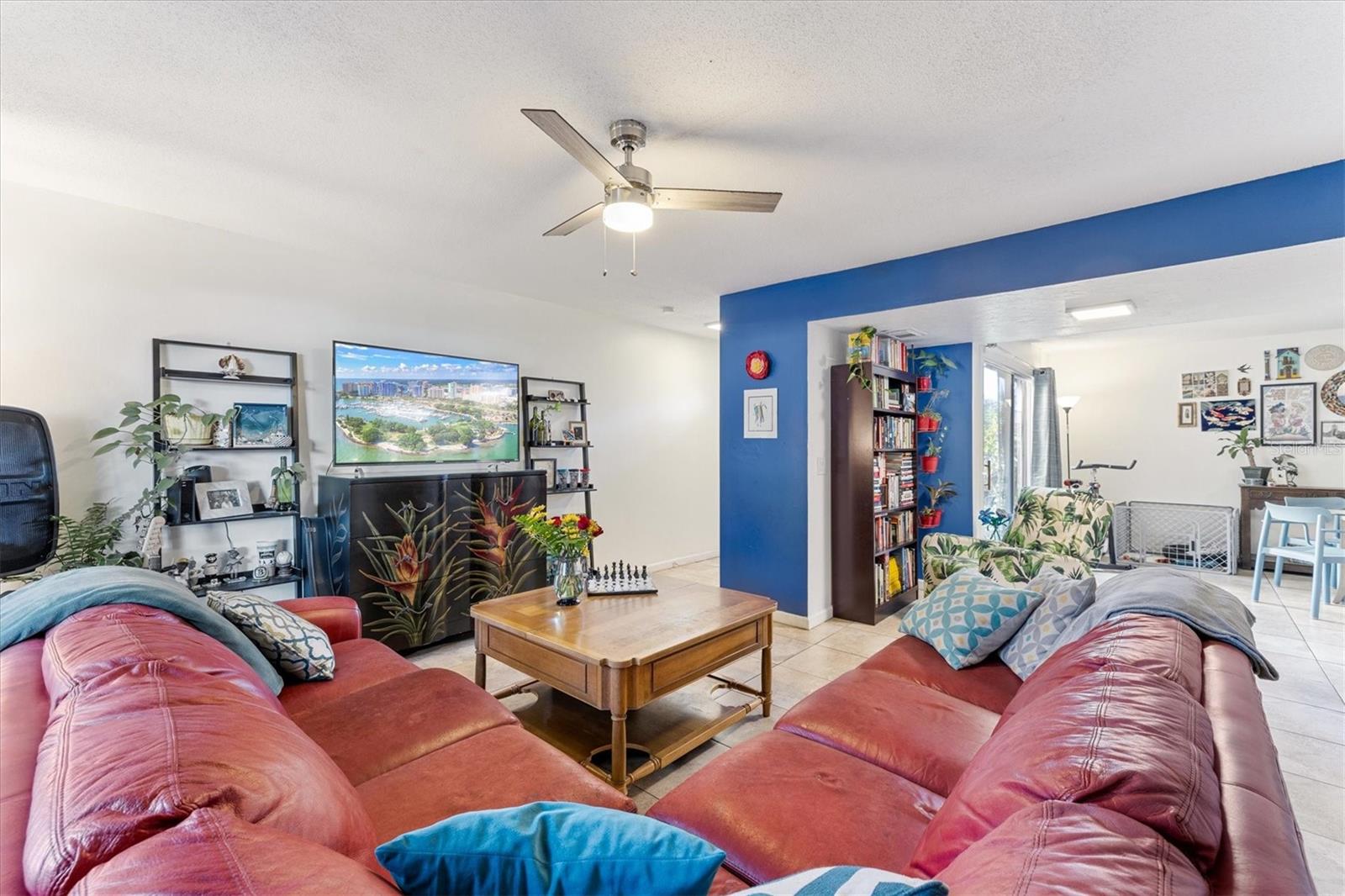 903 BYRON LN — photo 8