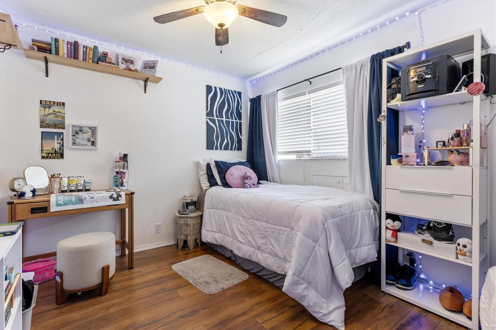 903 BYRON LN — photo 25