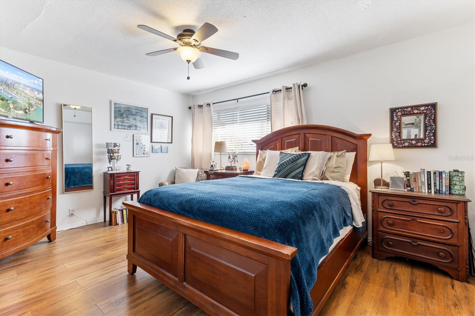 903 BYRON LN — photo 20