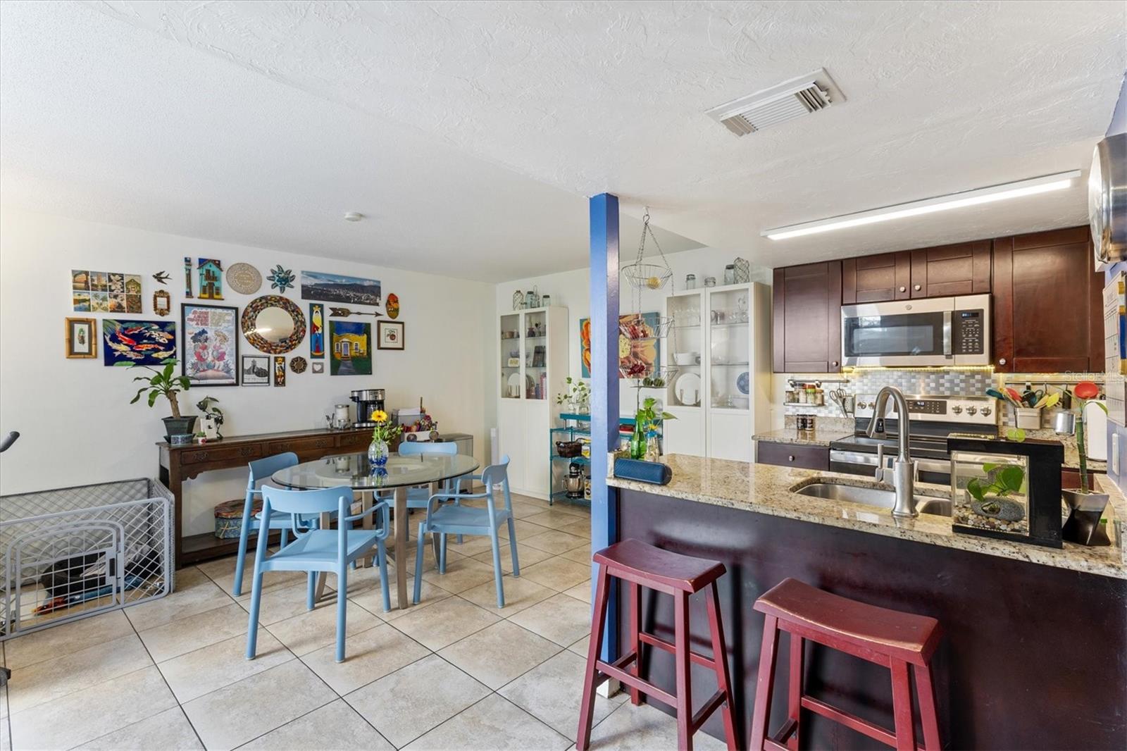 903 BYRON LN — photo 10