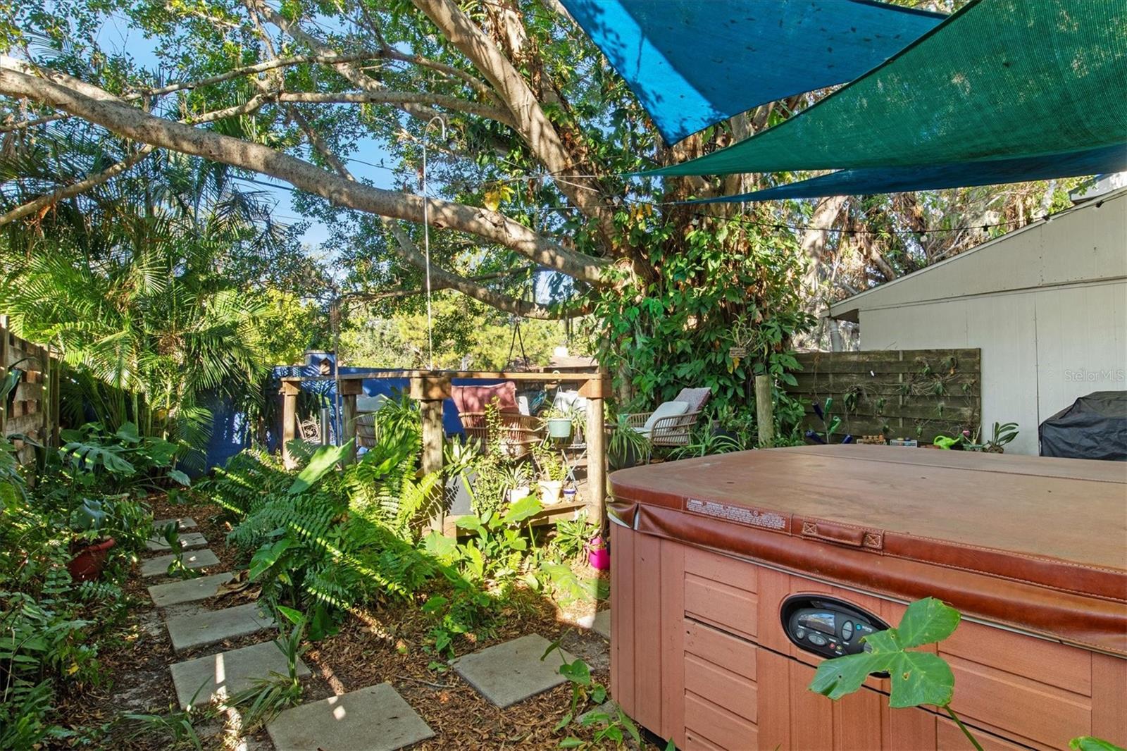 903 BYRON LN — photo 33