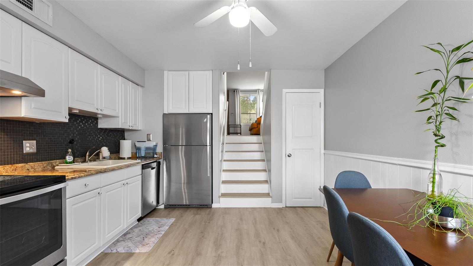 4227 LA PALMA CT — photo 2