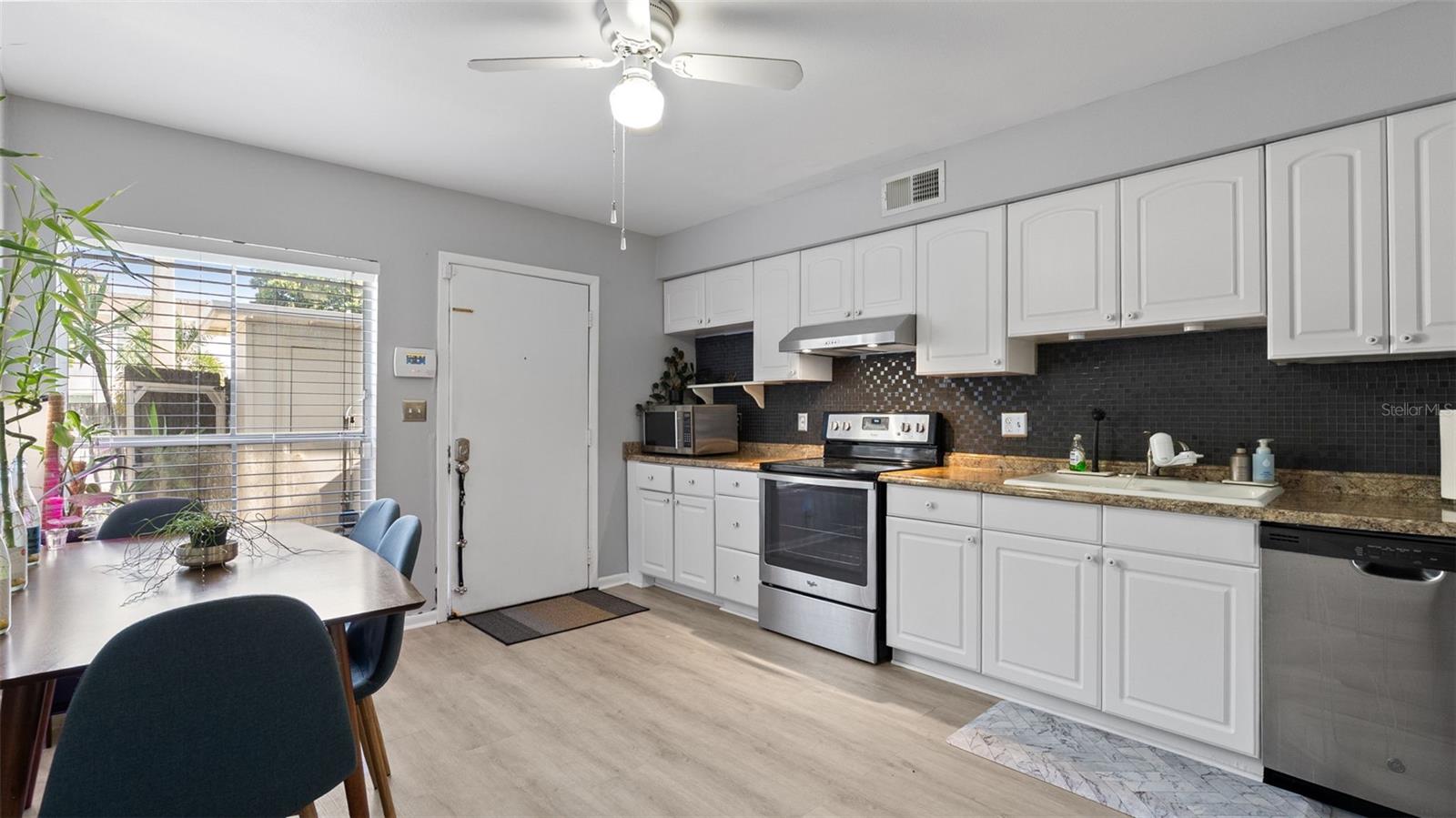 4227 LA PALMA CT — photo 4